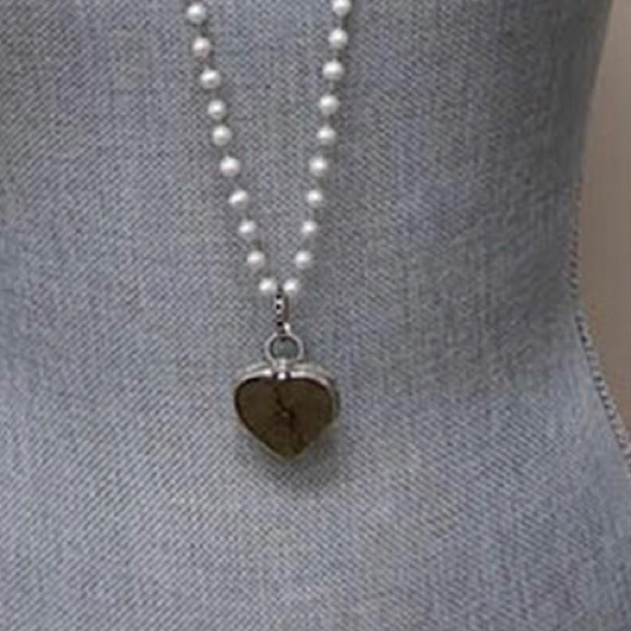 Mars and Valentine Spectacular “Love Meter” Locket-Boutique